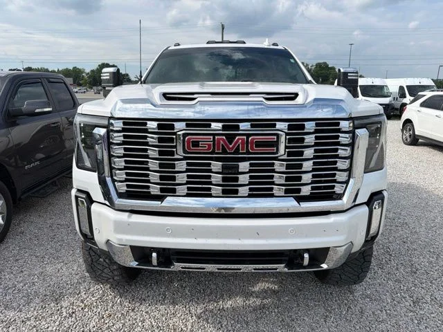 Used 2024 White GMC Denali image 12
