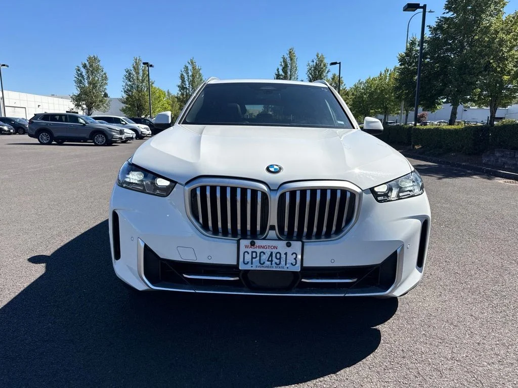 Used 2026 Alpine White BMW xDrive40i image 2