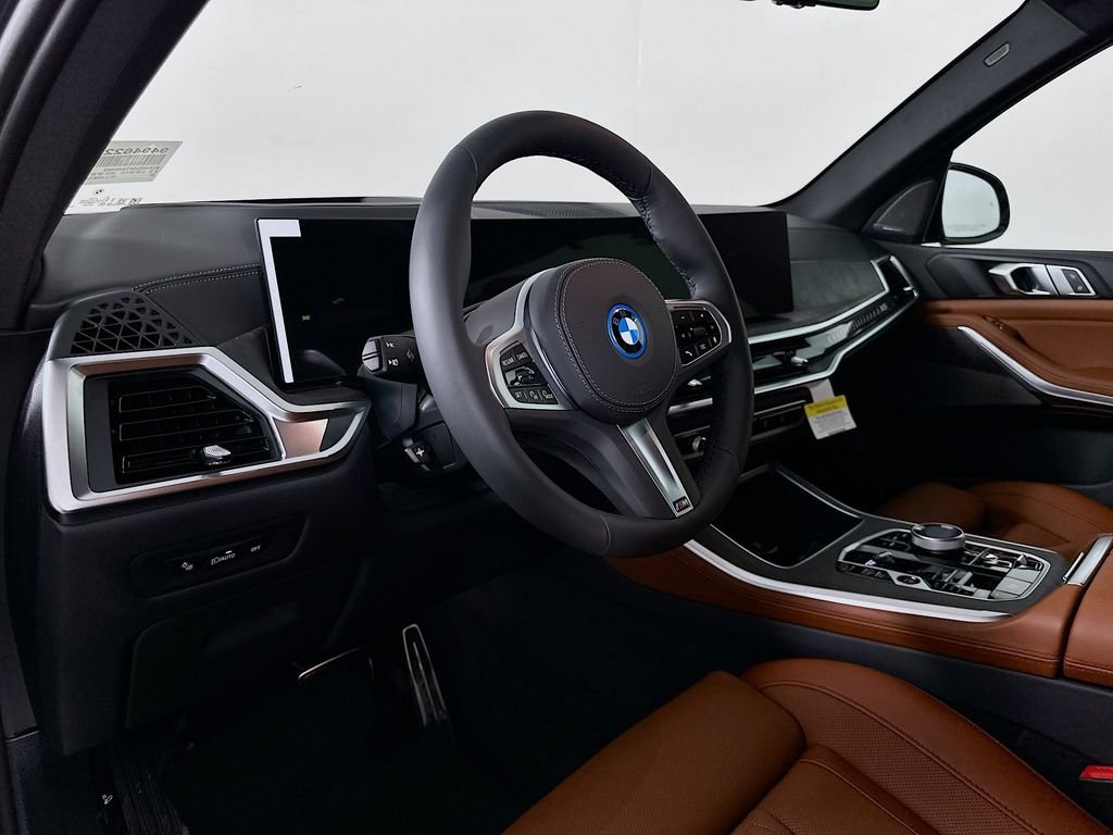 New 2026 Dravit Grey Metallic BMW xDrive50e image 9