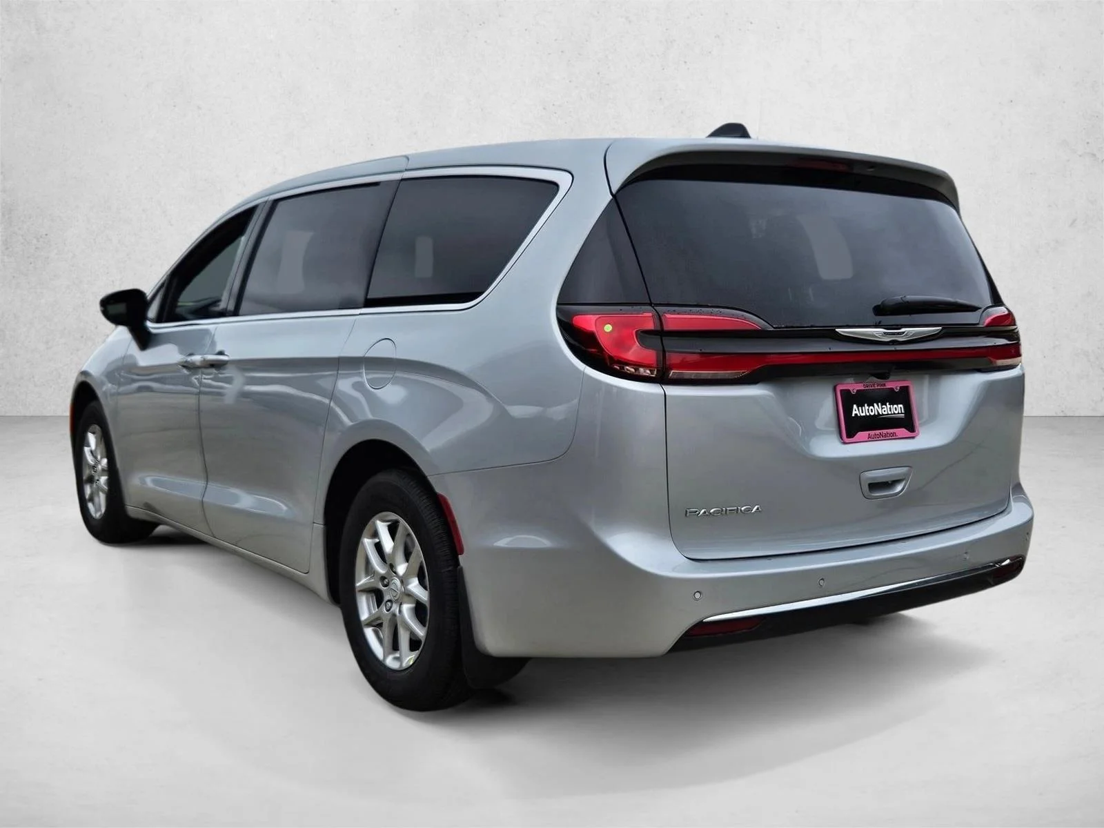 New 2026 Silver Mist Clear-Coat Exterior Paint Chrysler Select image 9