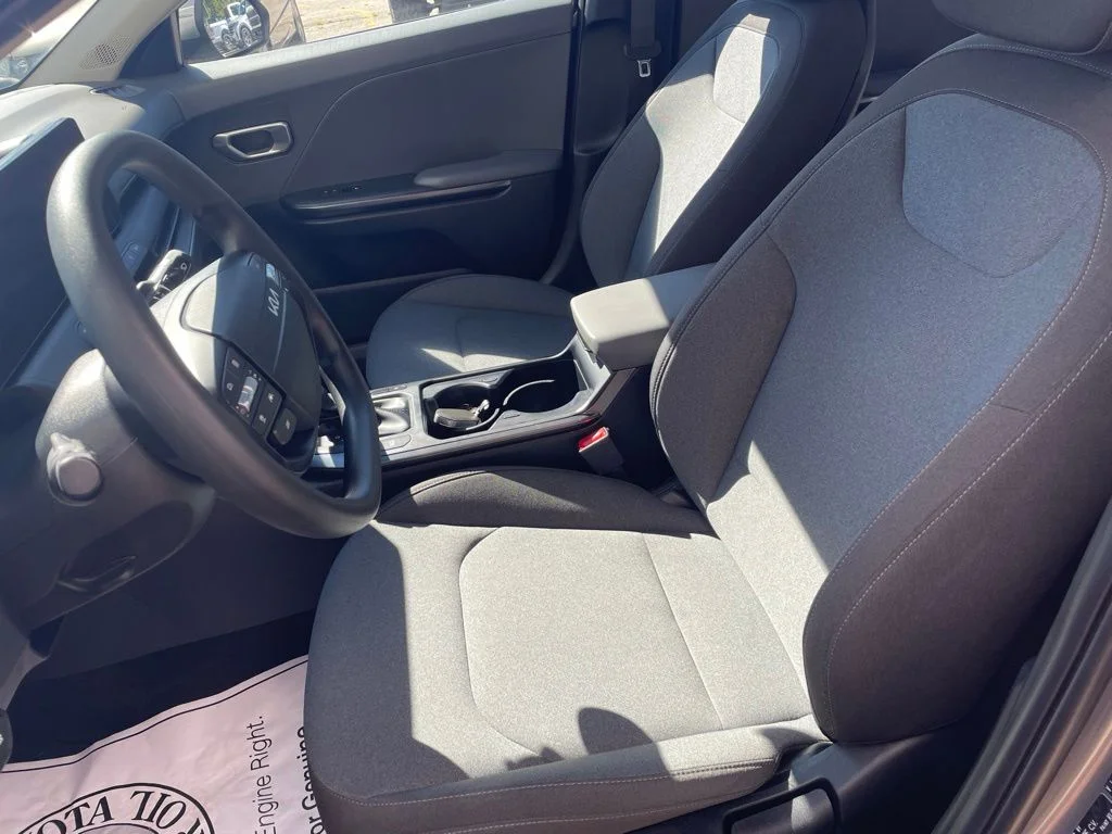 Used 2025 Steel Gray Kia LXS image 9