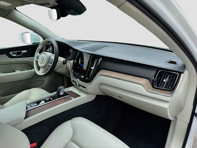 Used 2022 Ice White Volvo Momentum image 14