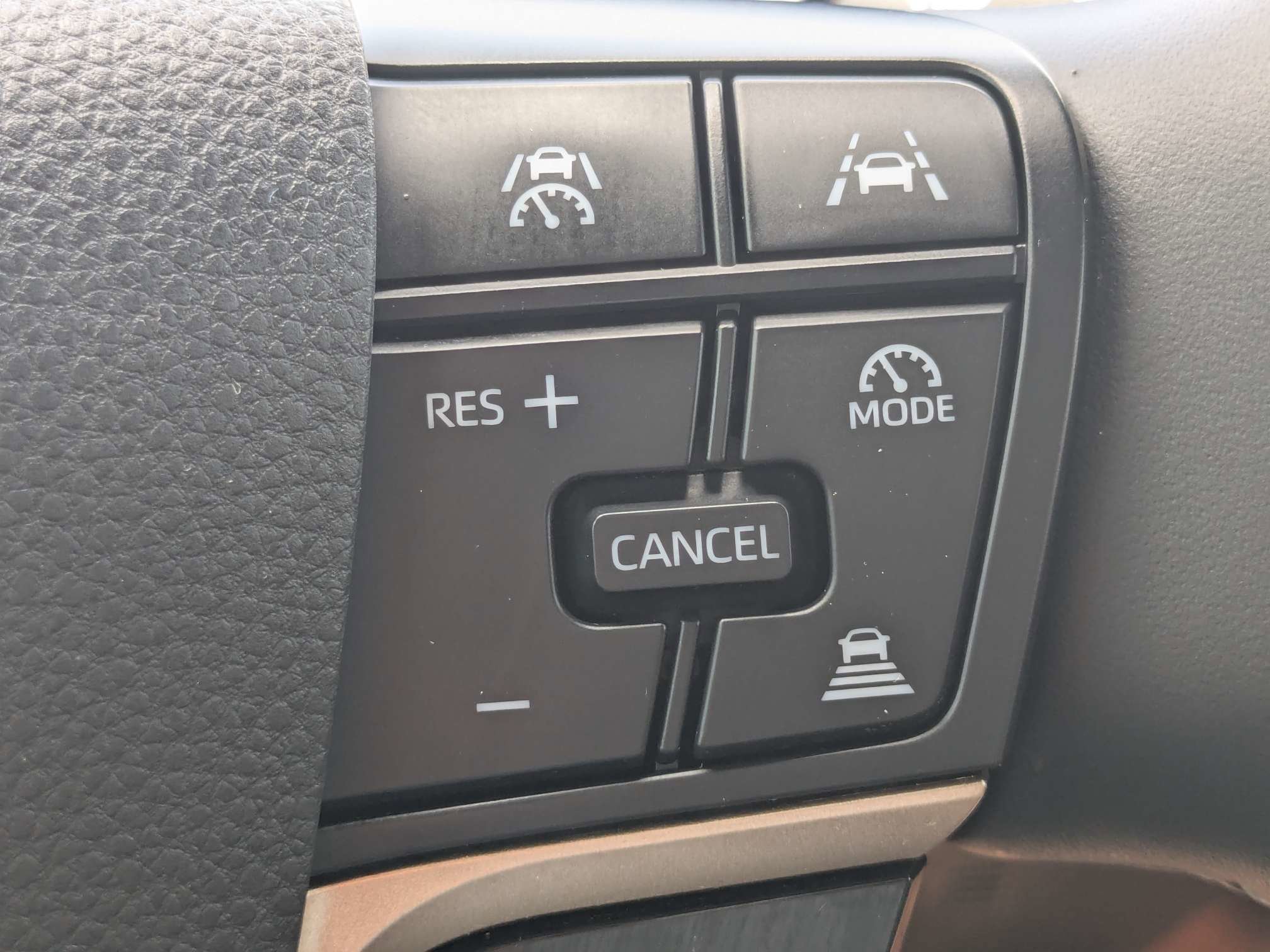 Used 2025 Oxygen White Toyota Limited image 34