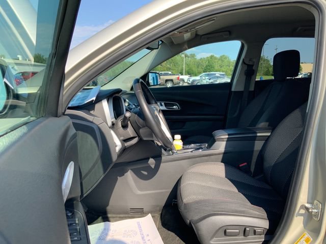 Used 2015 CHAMPAGNE SILVER METALLIC Chevrolet LT image 15
