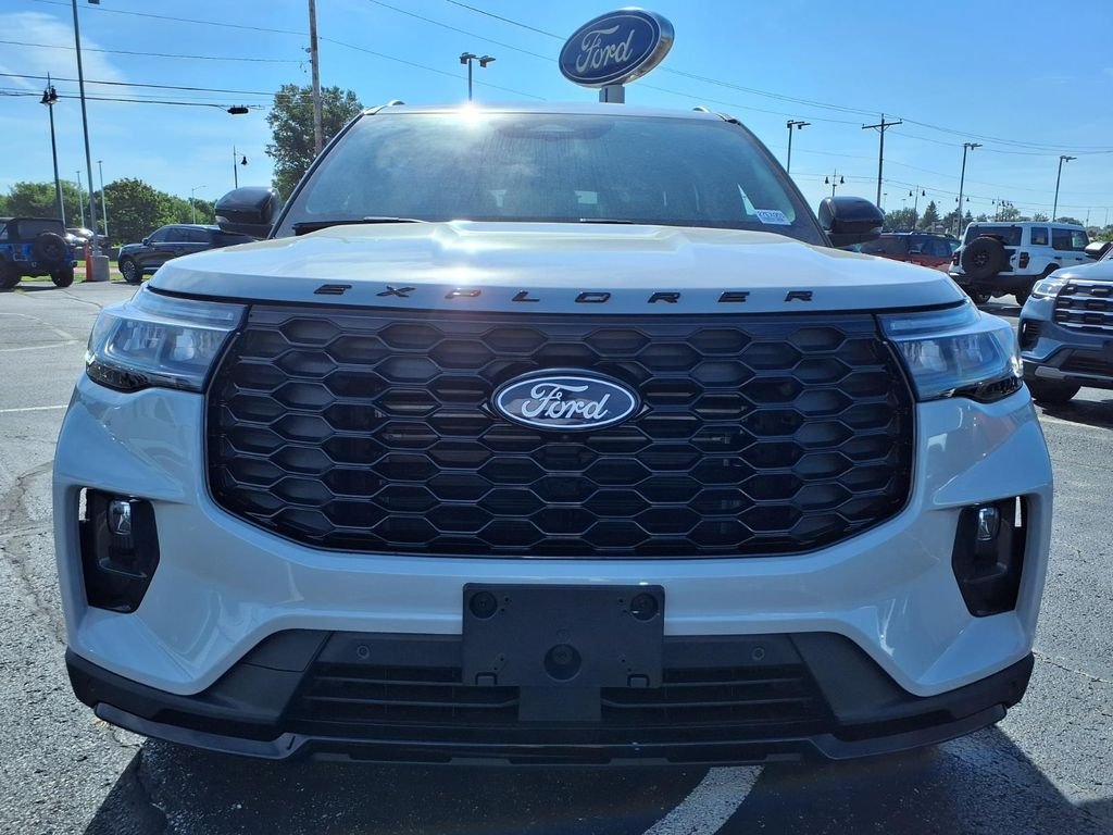 New 2027 Avalanche Gray Ford ST-Line image 6