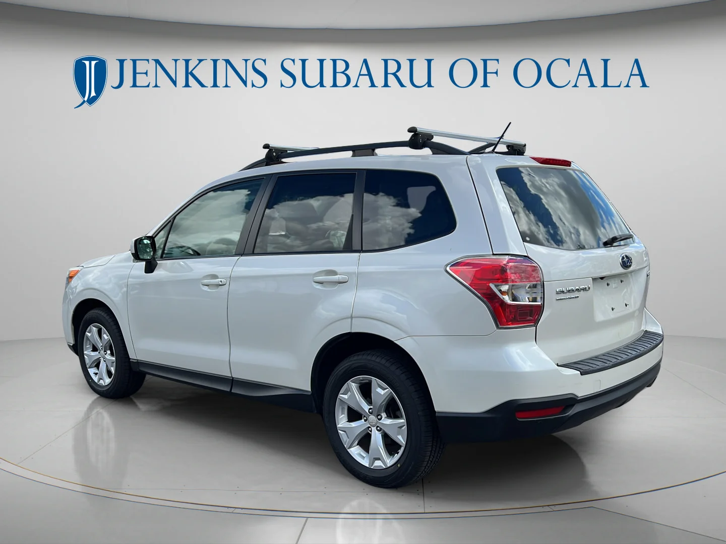 Used 2015 Satin White Pearl Subaru 2.5i Premium image 5
