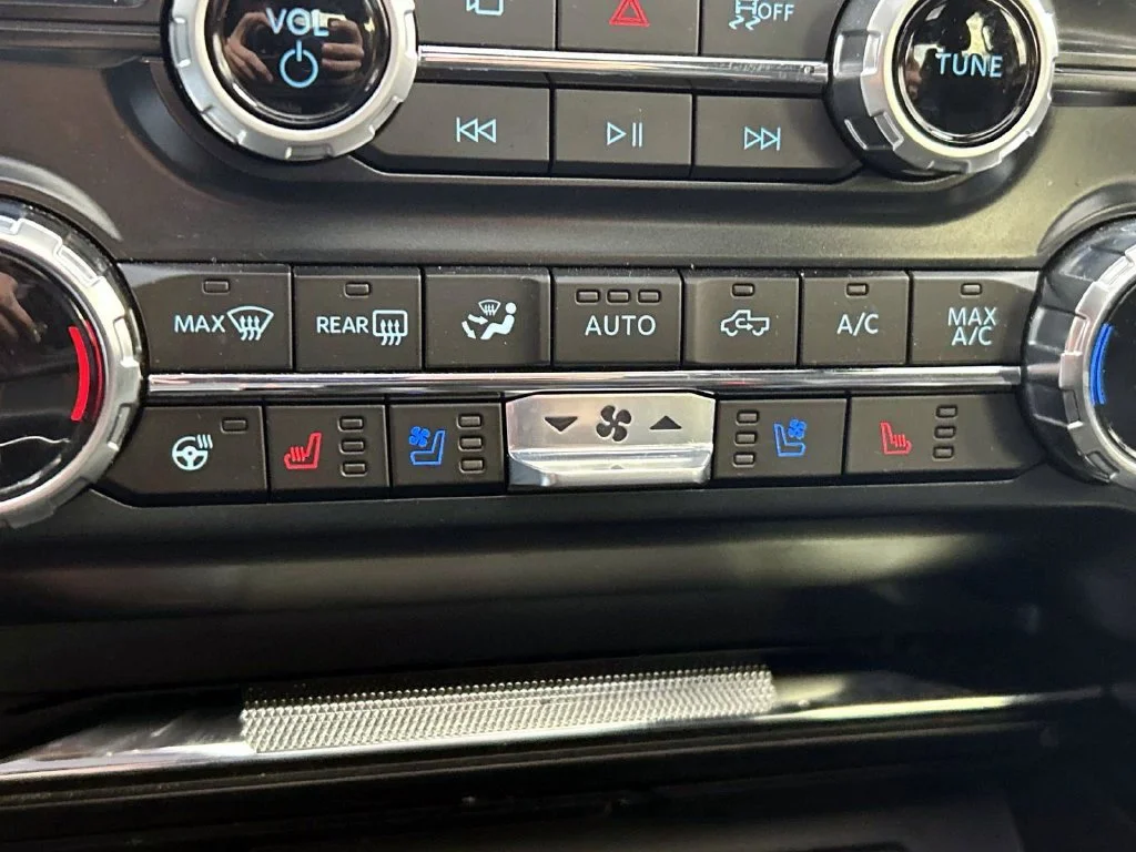 Used 2025 Gray Metallic Ford Raptor image 35