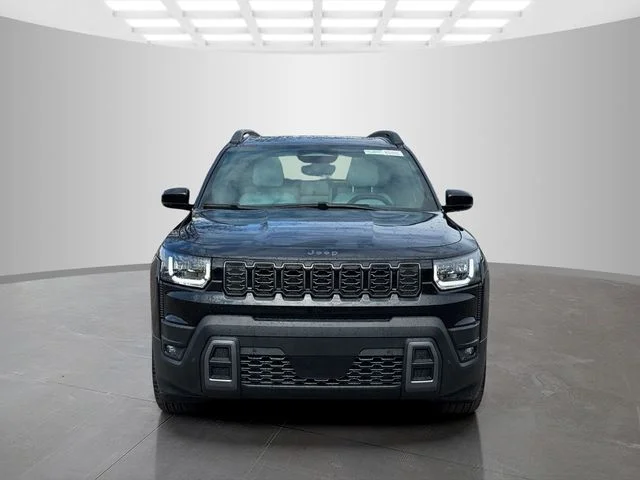 New 2026 Diamond Black Crystal Pearl-Coat Exterior Paint Jeep Overland image 2