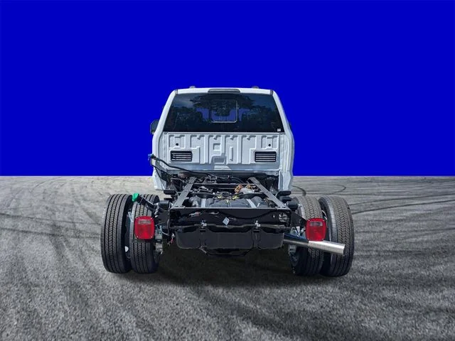 New 2026 Oxford White Ford F-450® XL image 4