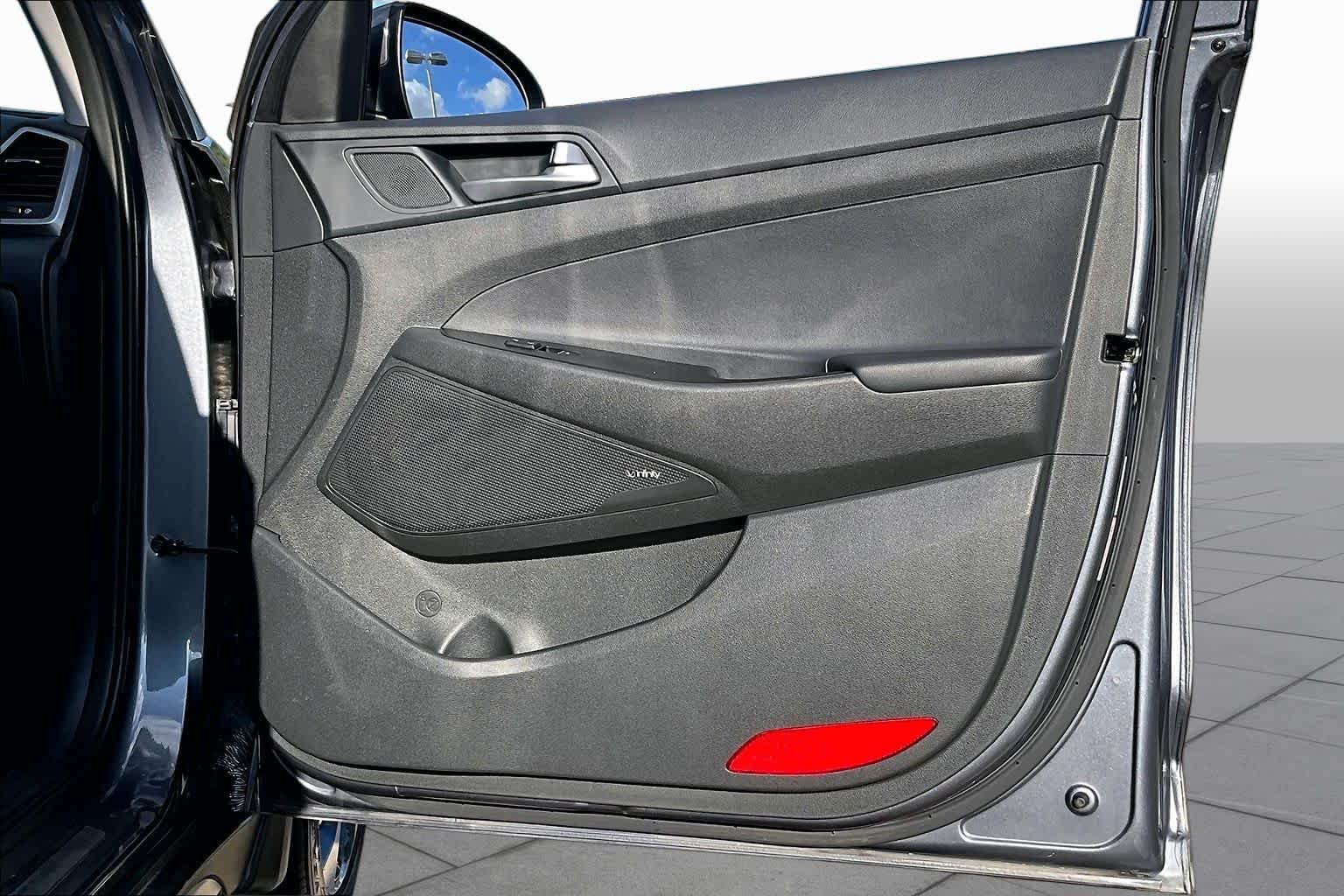 Used 2017 Coliseum Gray Hyundai Limited image 21