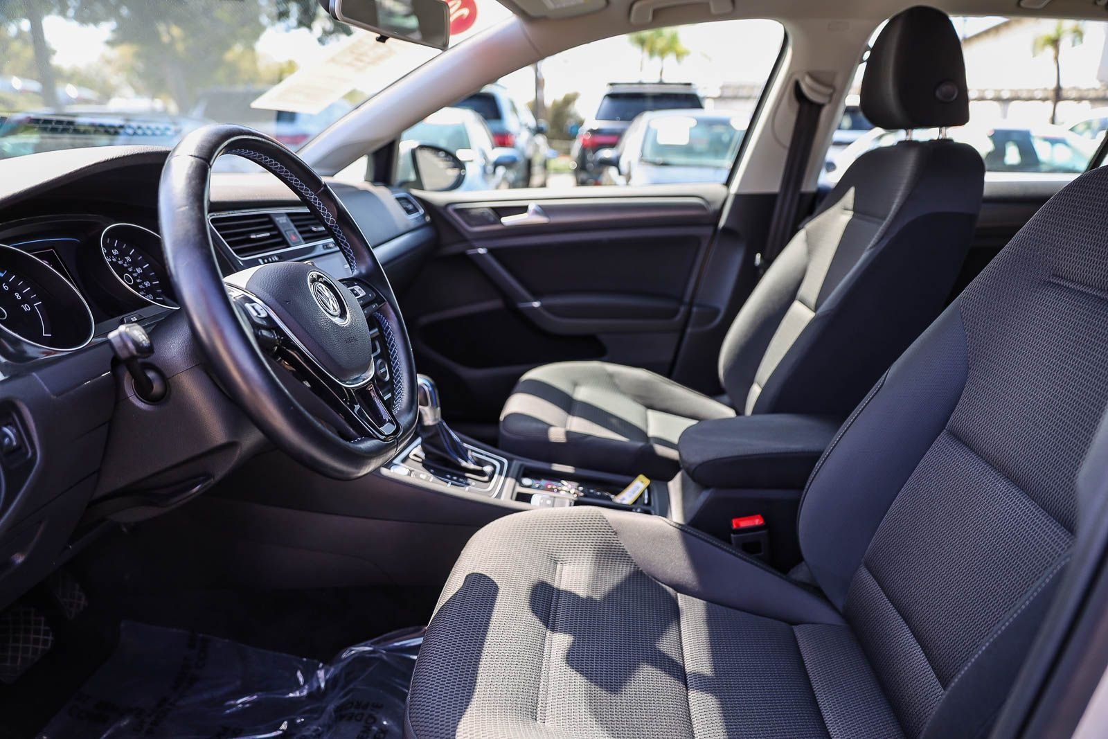 Used 2019 Reflex Silver Metallic Volkswagen SE image 19