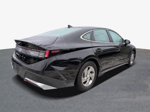 Used 2026 Black Hyundai SE image 3