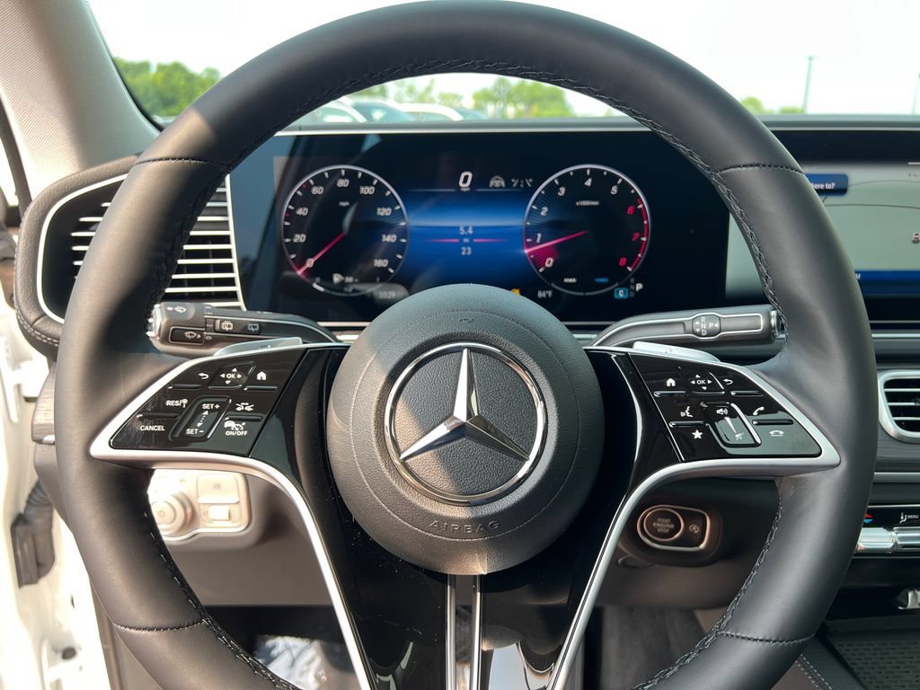 New 2026 MANUFAKTUR Moonlight White Metallic Mercedes-Benz GLS 450 image 56
