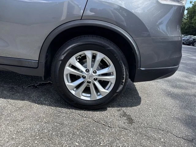 Used 2016 Gray Nissan SV image 33