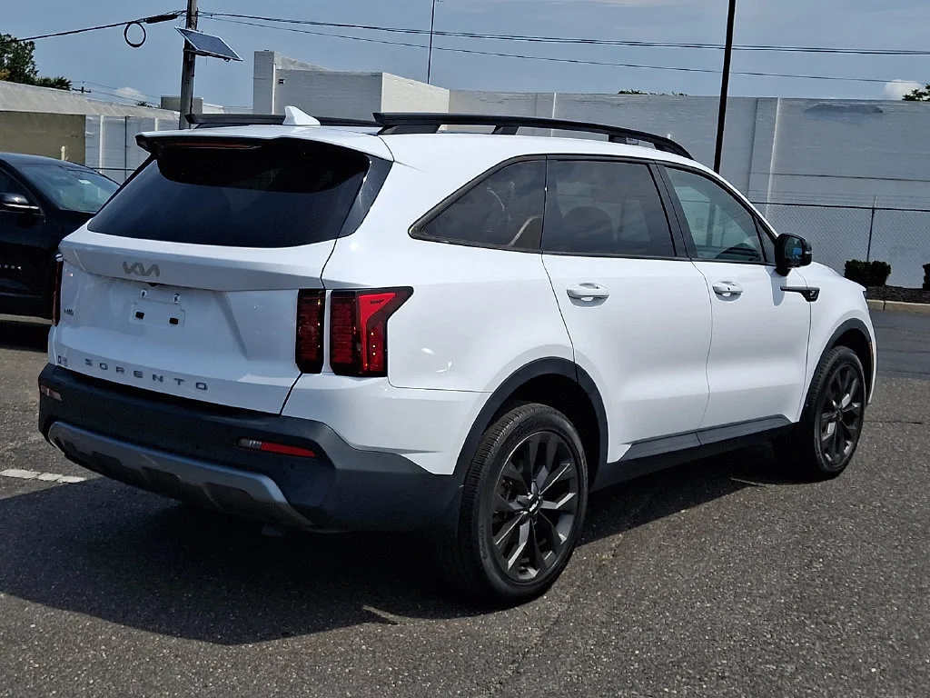 Used 2022 White Kia X-Line EX image 12