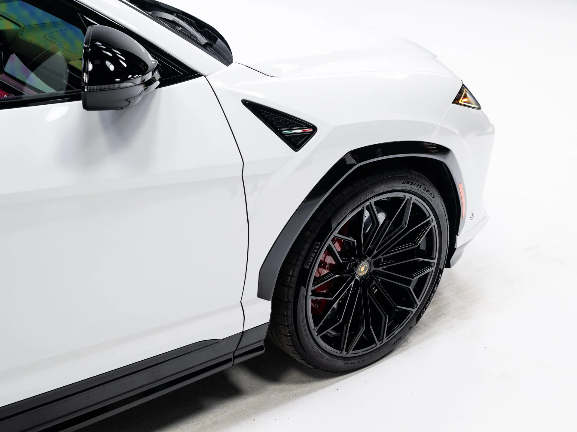 Used 2025  Lamborghini SE image 20