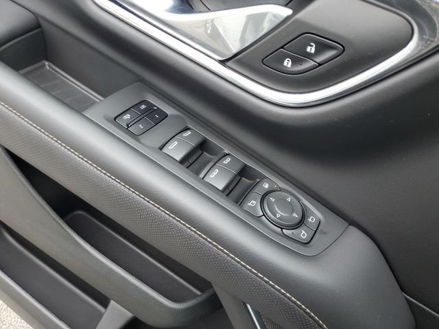 Used 2023 White GMC SLT image 30