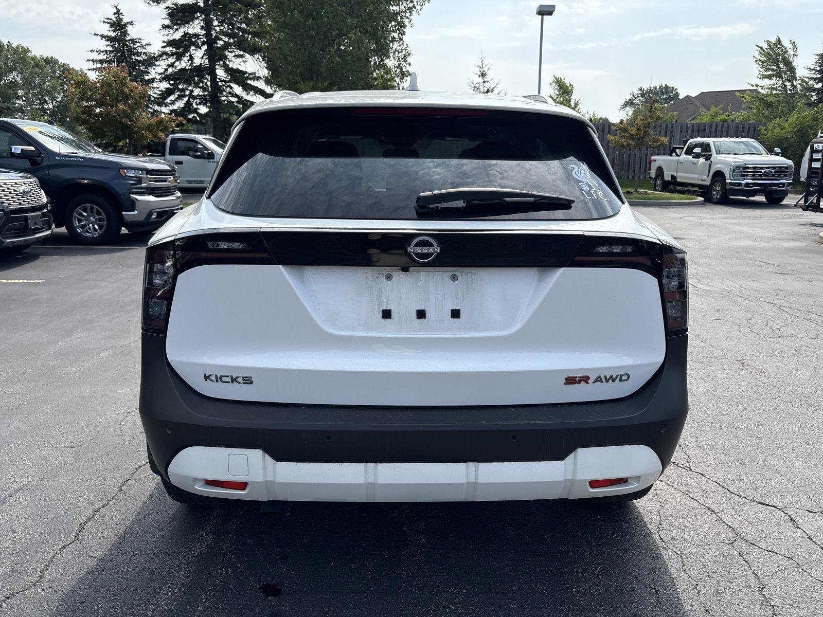 Used 2025 Aspen White Tricoat Nissan SR image 17