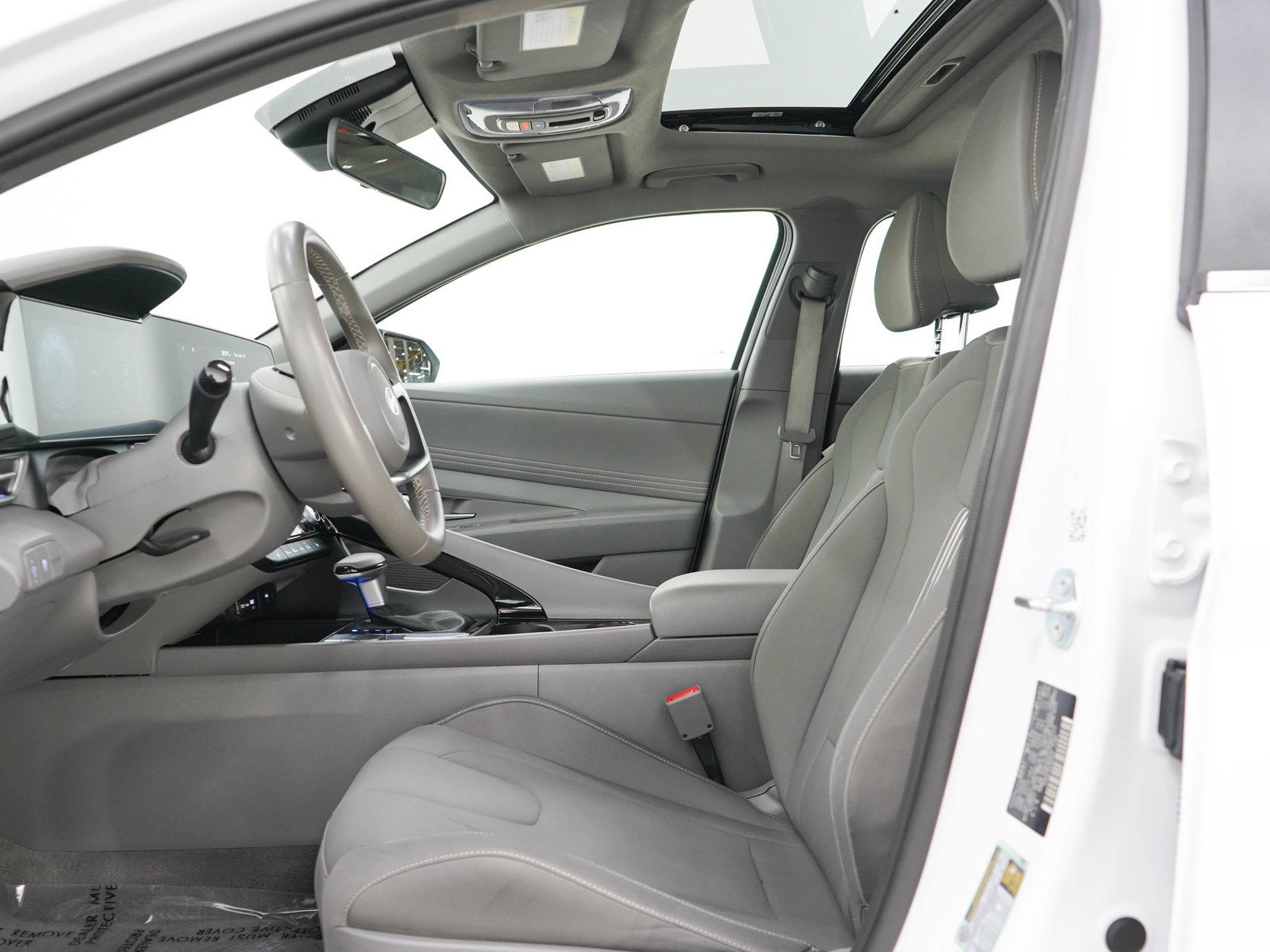 Used 2025 Serenity White Hyundai SEL Convenience IVT image 22