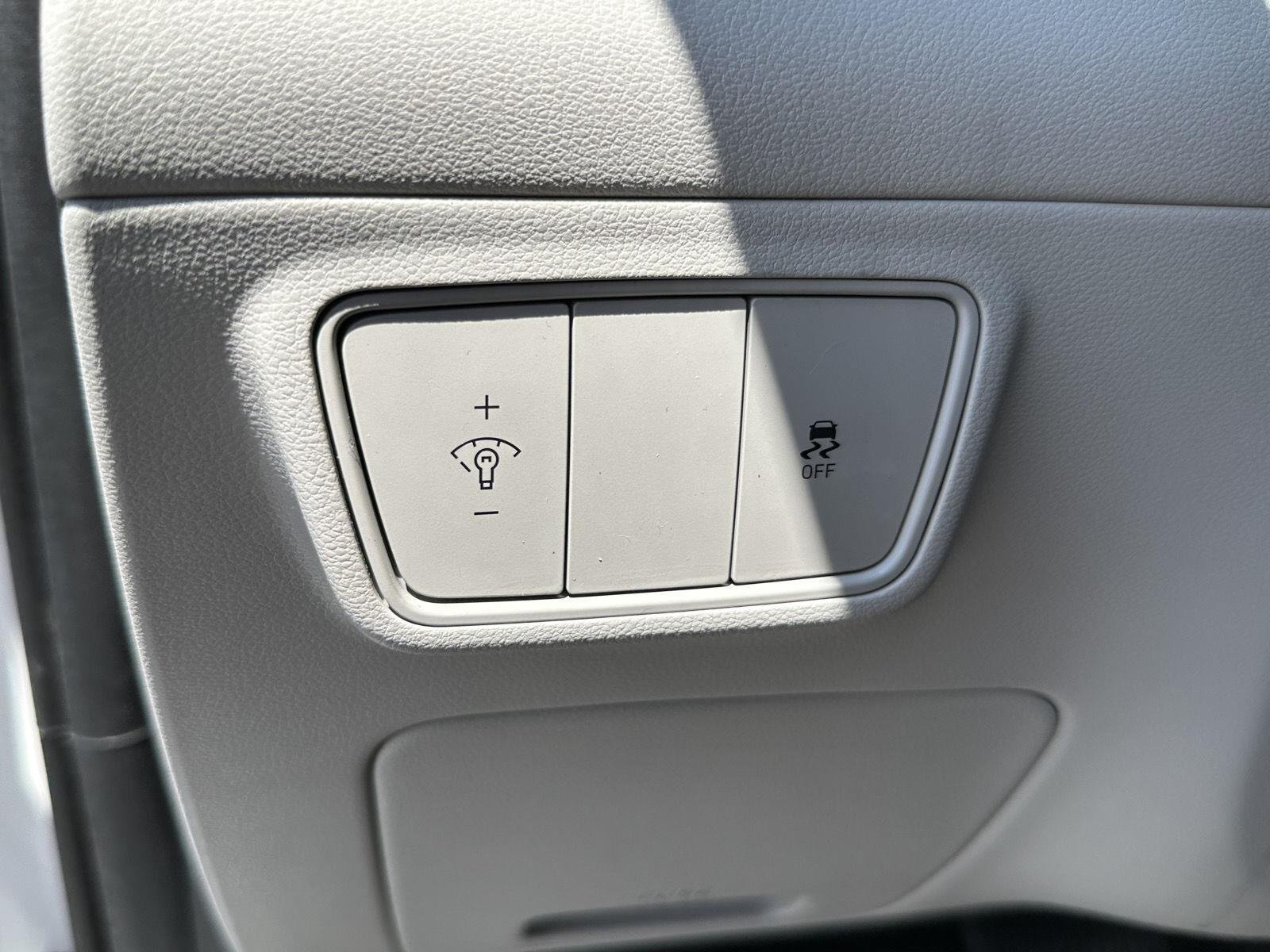 Used 2024 White Hyundai SE image 26