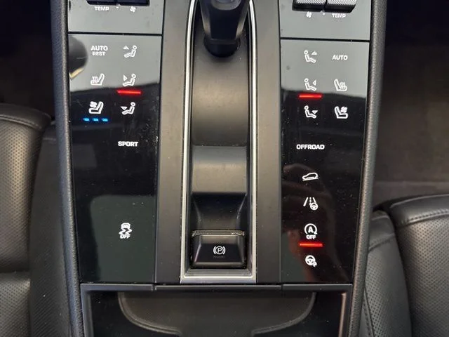 2022 Porsche Macan Base - Photo 17