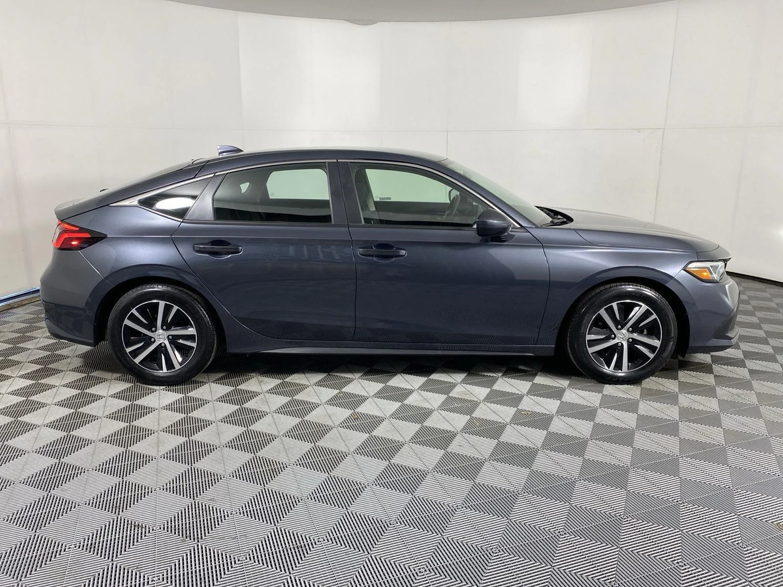 Used 2023 Meteorite Gray Metallic Honda LX image 9