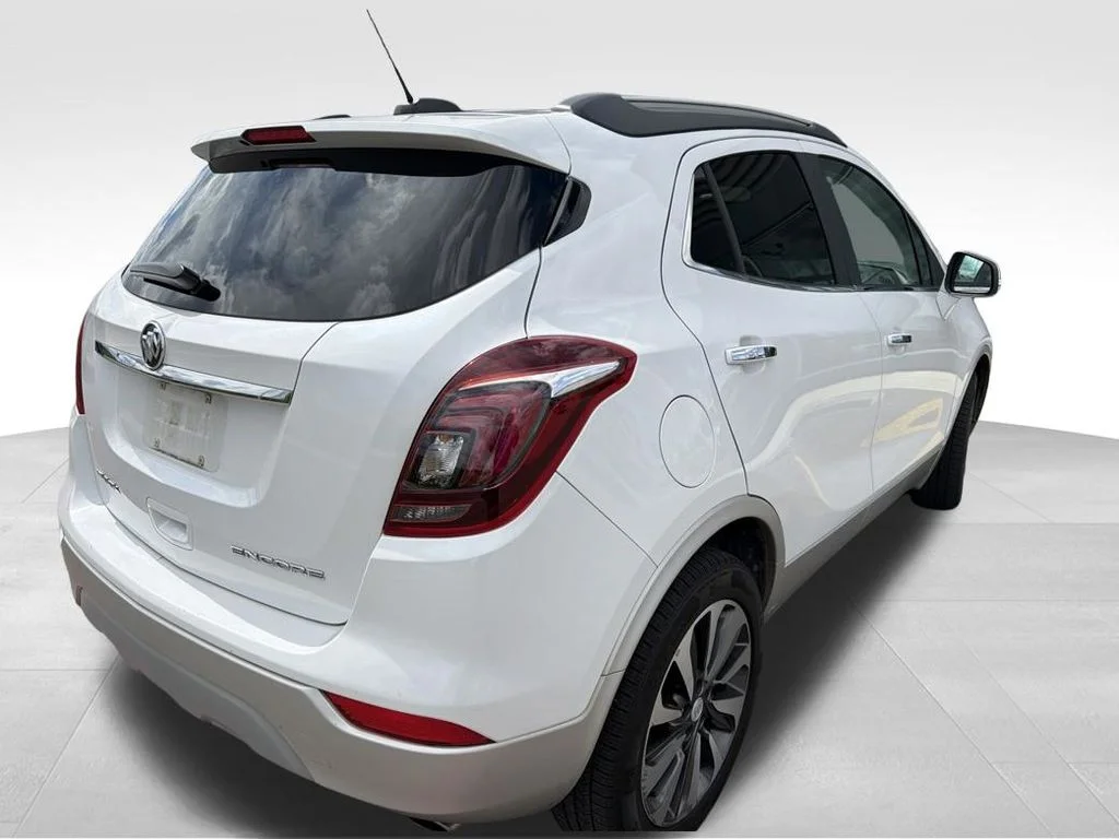 Used 2018 White Frost Buick Essence image 22