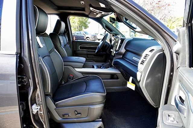 New 2026 Granite Crystal Metallic Clear-Coat Exterior Paint RAM Laramie image 17