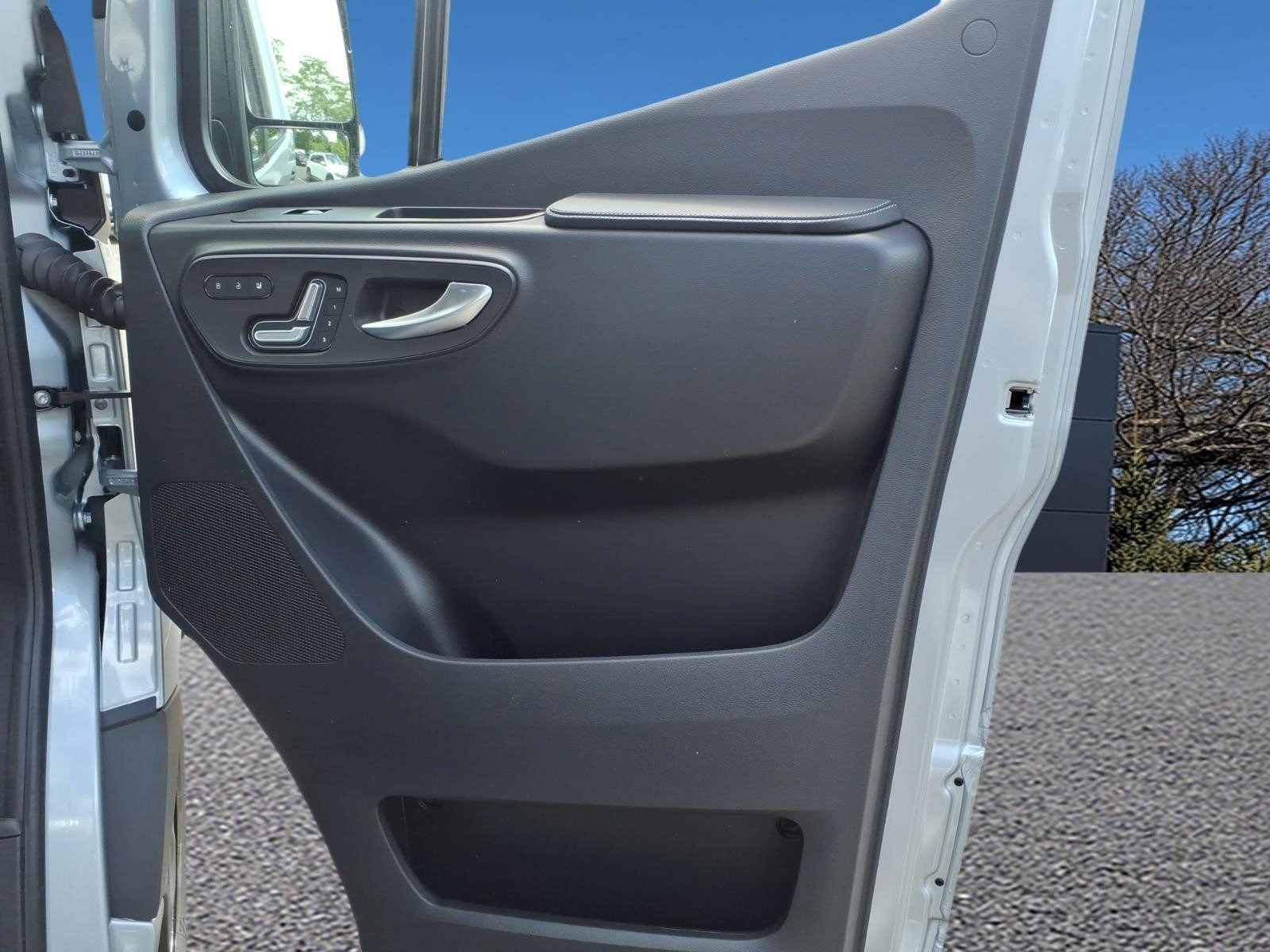 New 2026 high-tech silver metallic Mercedes-Benz  image 12
