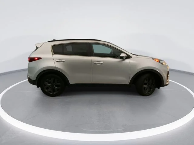Used 2022 Silver Kia Nightfall image 7