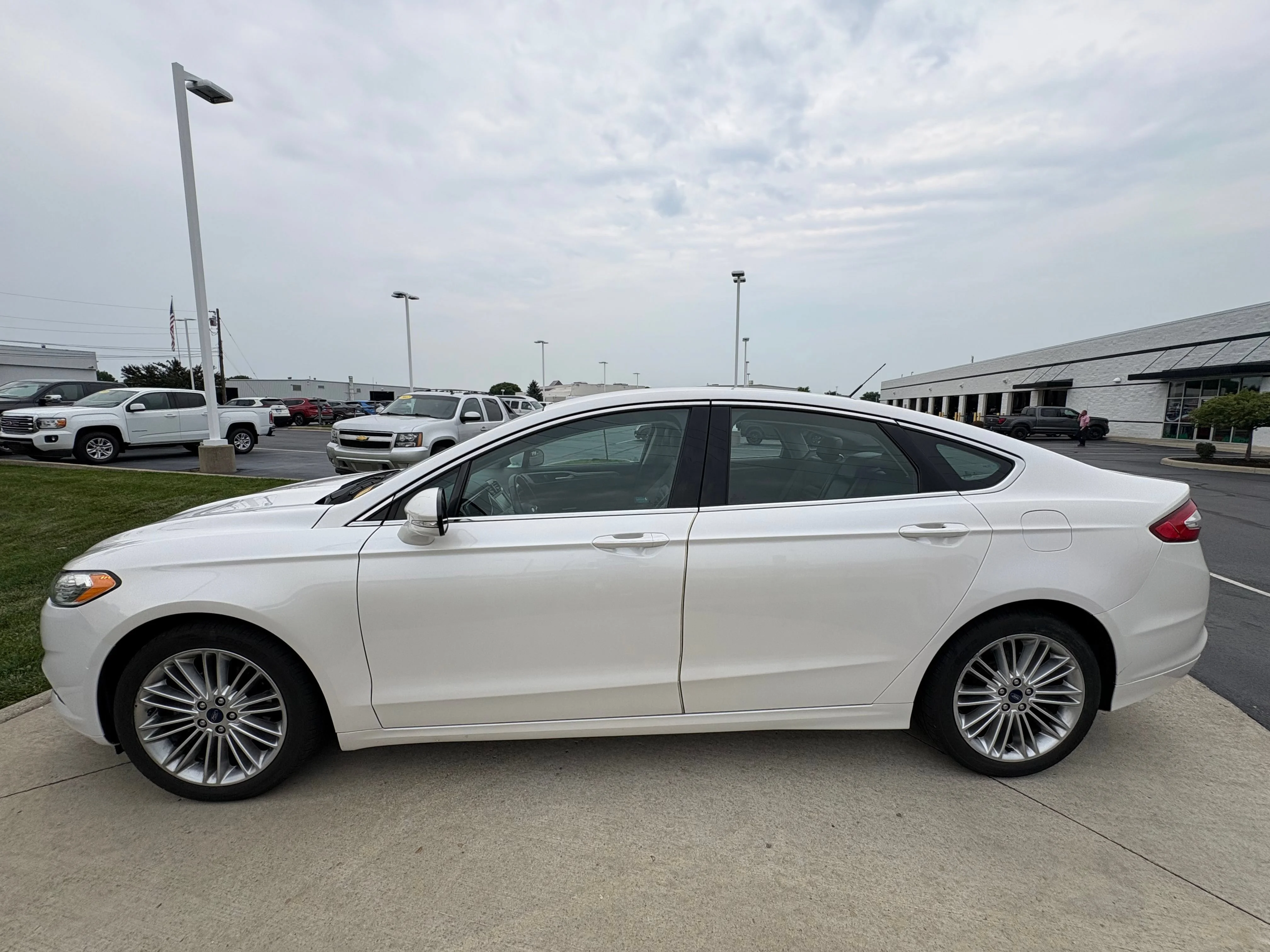 Used 2016 White Ford SE image 4