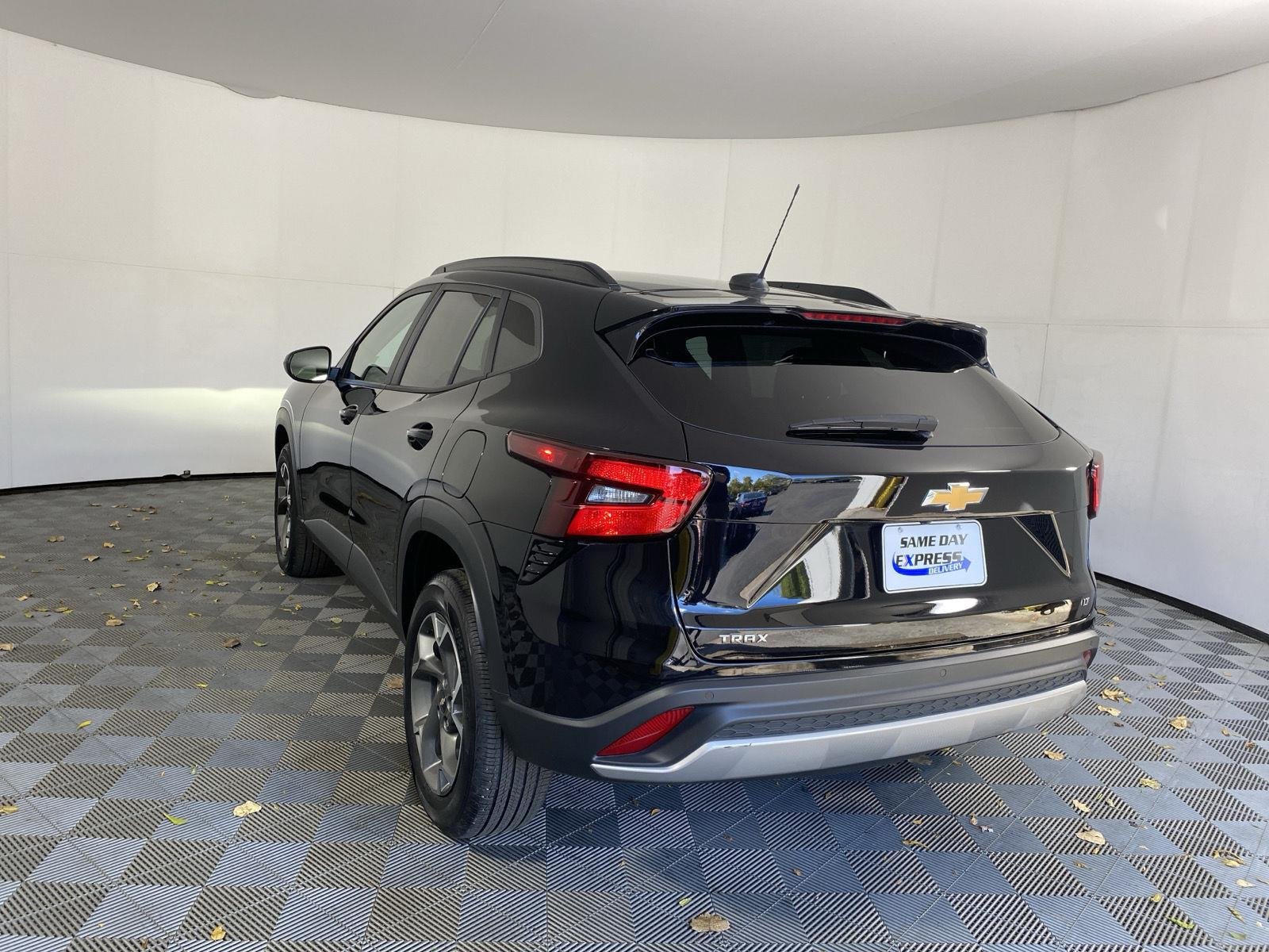 Used 2025 Mosaic Black Metallic Chevrolet LT image 14