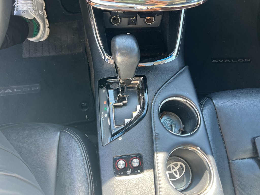 Used 2013 Classic Silver Metallic Toyota XLE Premium image 9