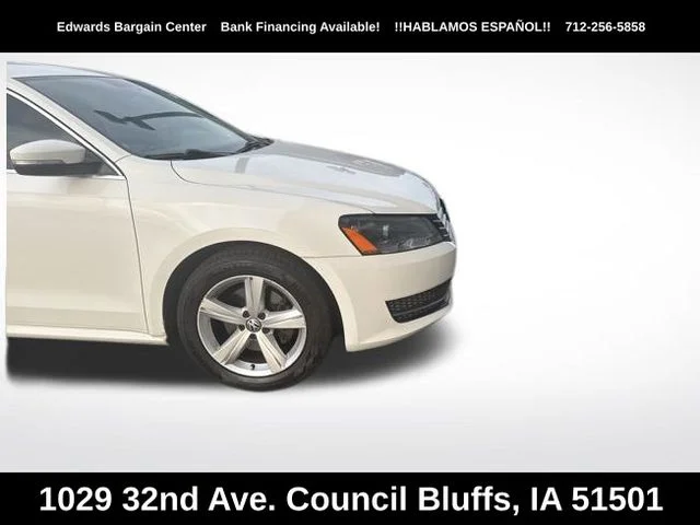 Used 2013 White Volkswagen 2.5 SE image 2