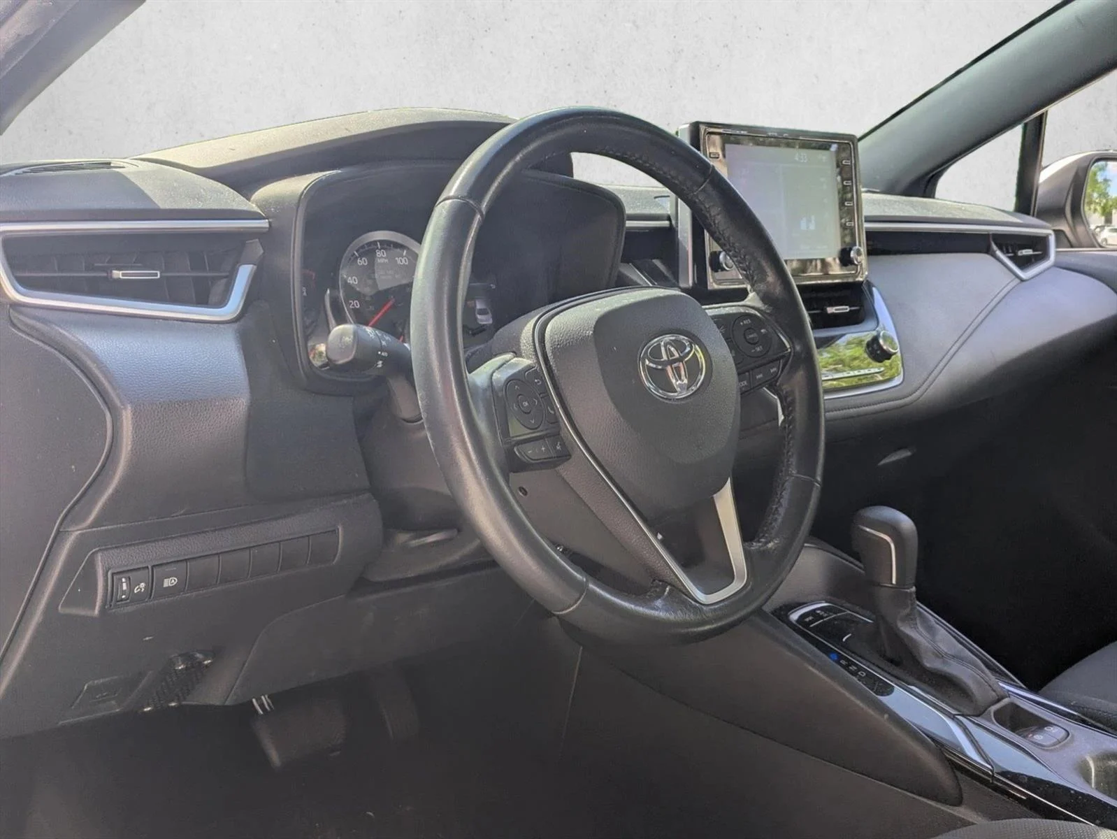 Used 2021 Classic Silver Metallic Toyota SE image 9