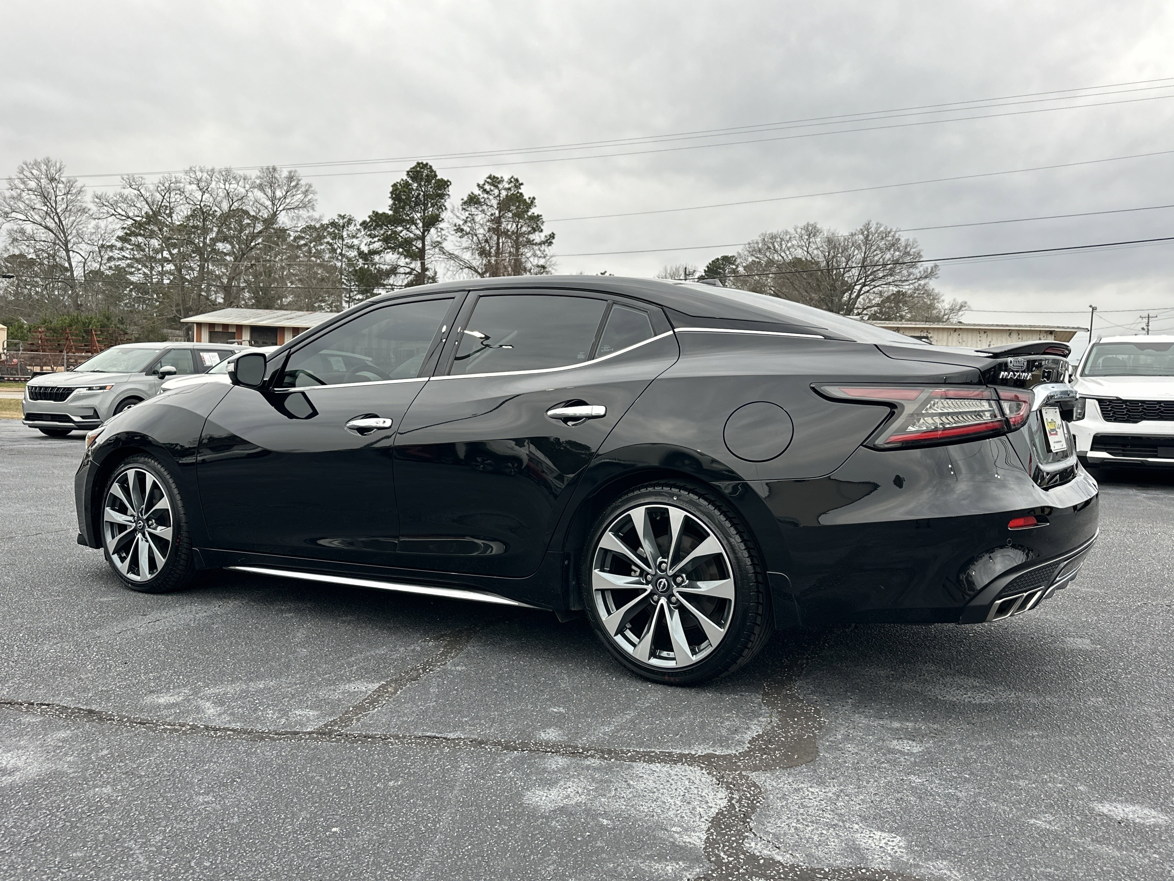 Used 2023 Super Black Nissan Platinum image 6