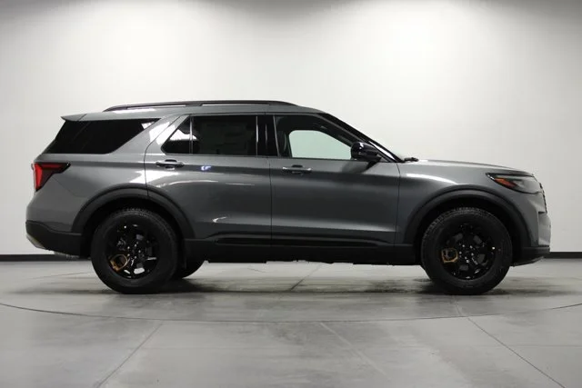 New 2026 Carbonized Gray Metallic Ford Tremor® image 27
