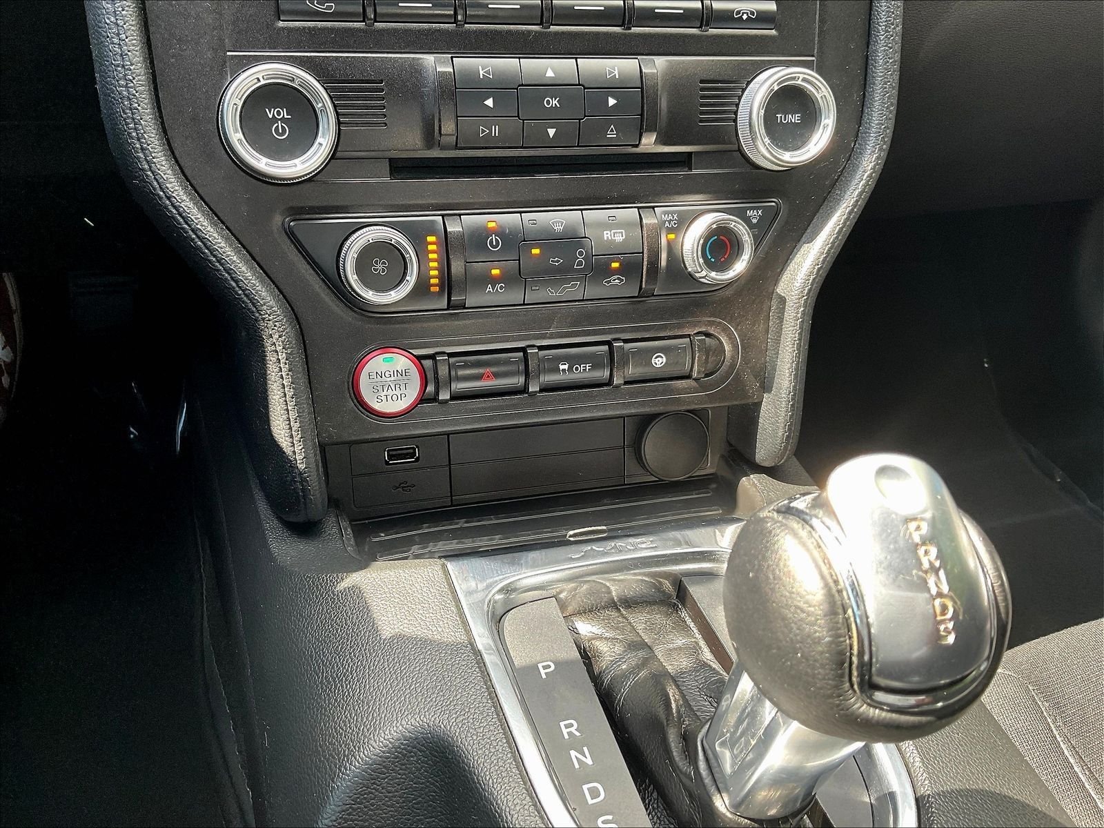 Used 2018 Blue Ford GT image 17