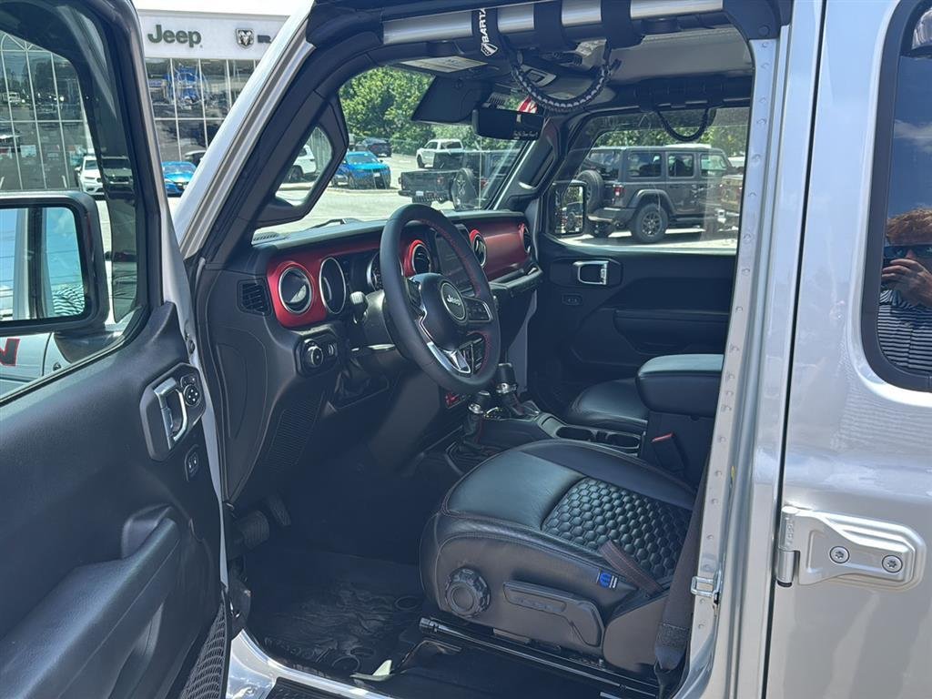 Used 2023 SILVER JEEP RUBI image 10