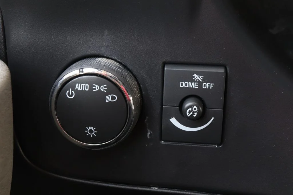 Used 2025 Summit White Chevrolet EXT image 25