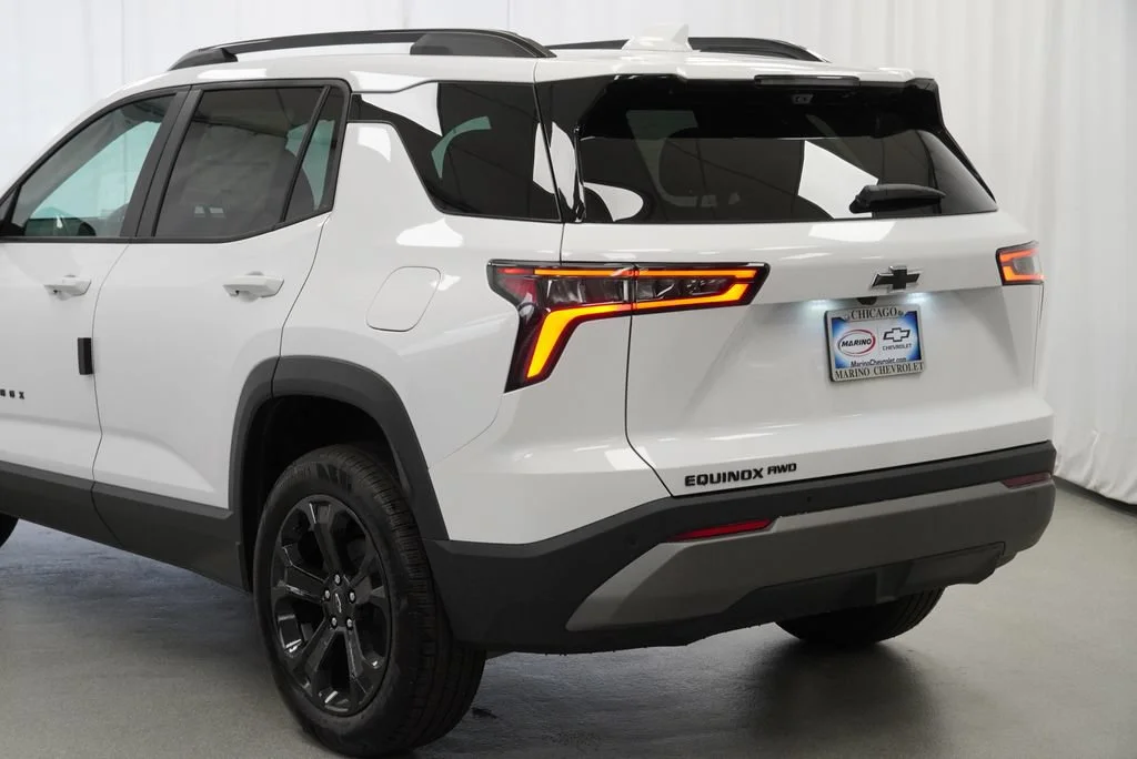 New 2027 Summit White Chevrolet LT image 36