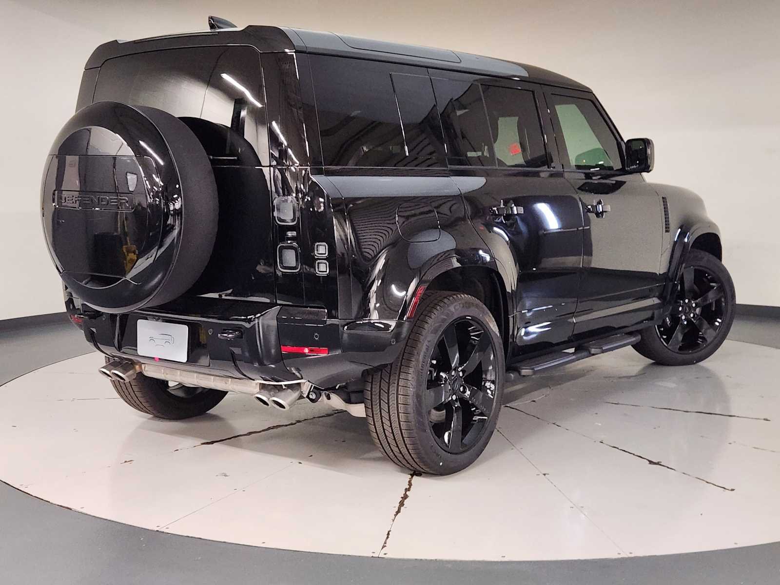 2026 Land Rover Defender V8 - Photo 2