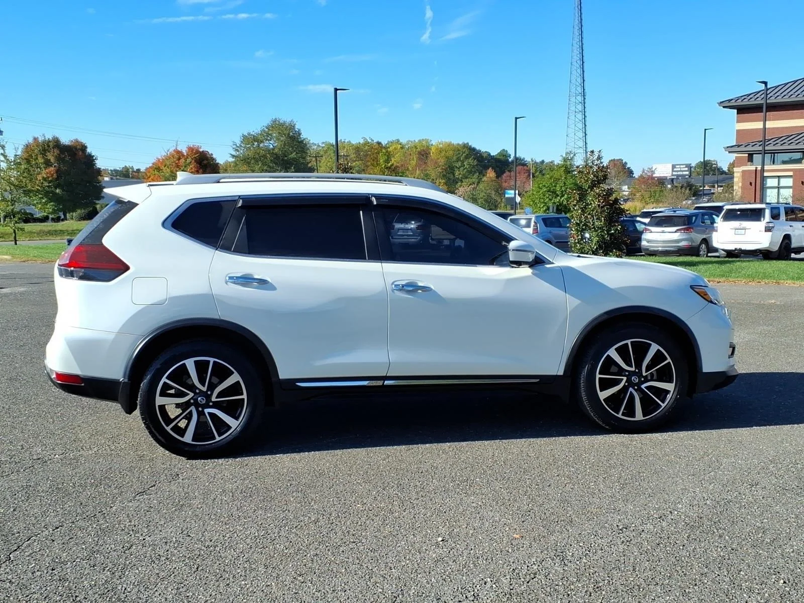 Used 2020 Pearl White Tricoat Nissan SL image 13