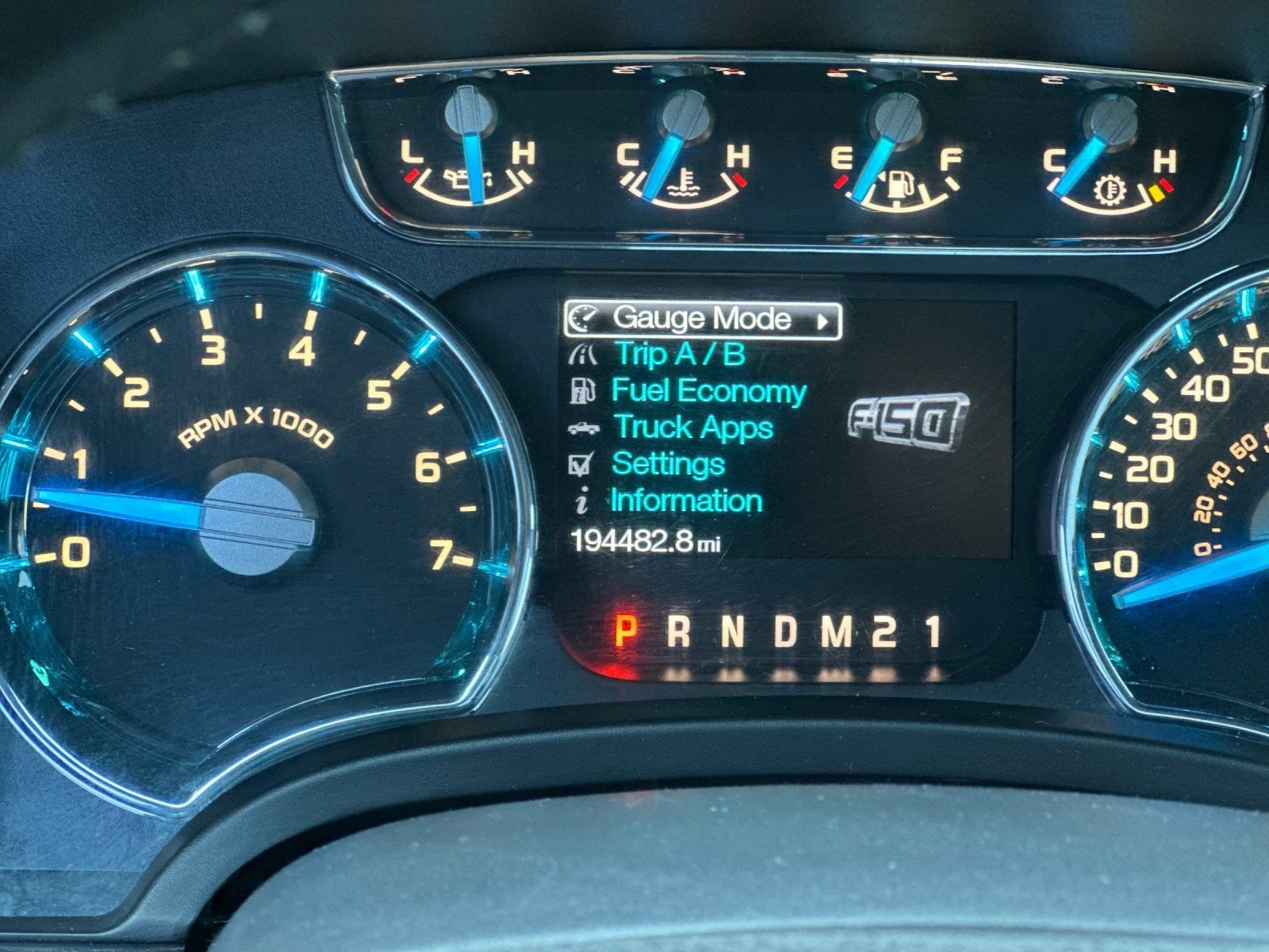 Used 2013 White Ford Lariat image 23