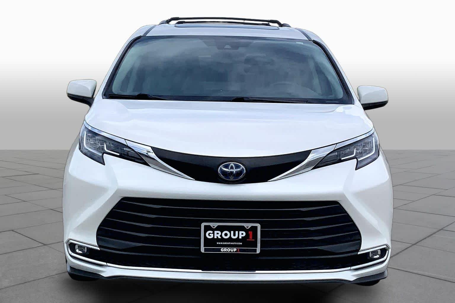 Used 2021 Blizzard Pearl Toyota XLE image 4