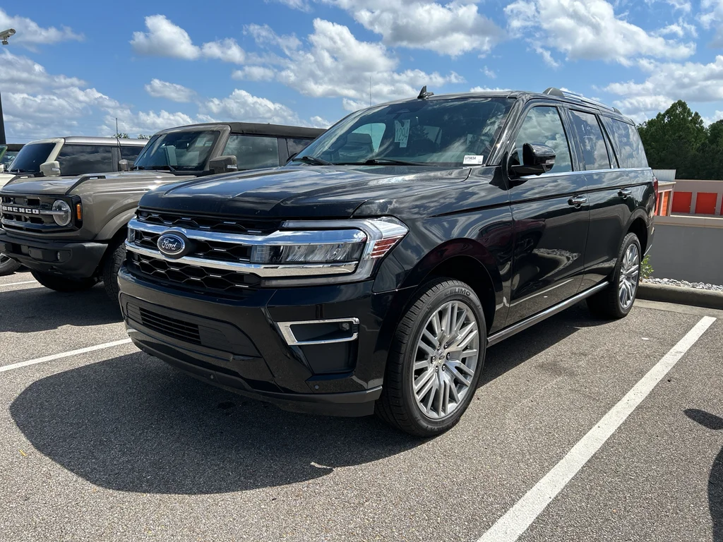 2024 Ford Expedition Limited's photo
