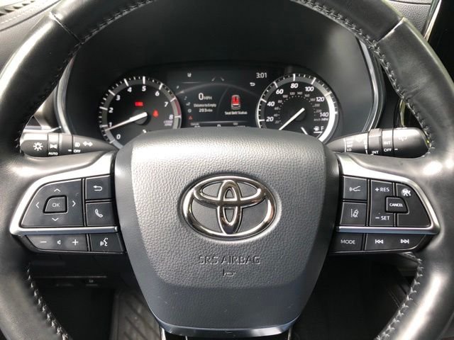 Used 2021 Blizzard Pearl Toyota Limited image 27