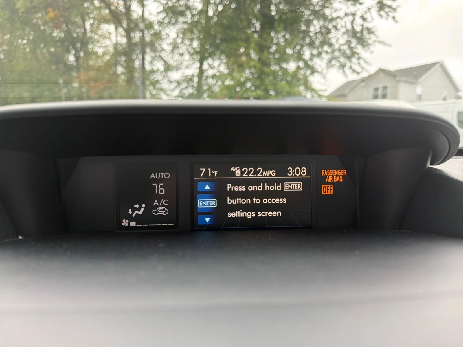 Used 2017  Subaru  image 15