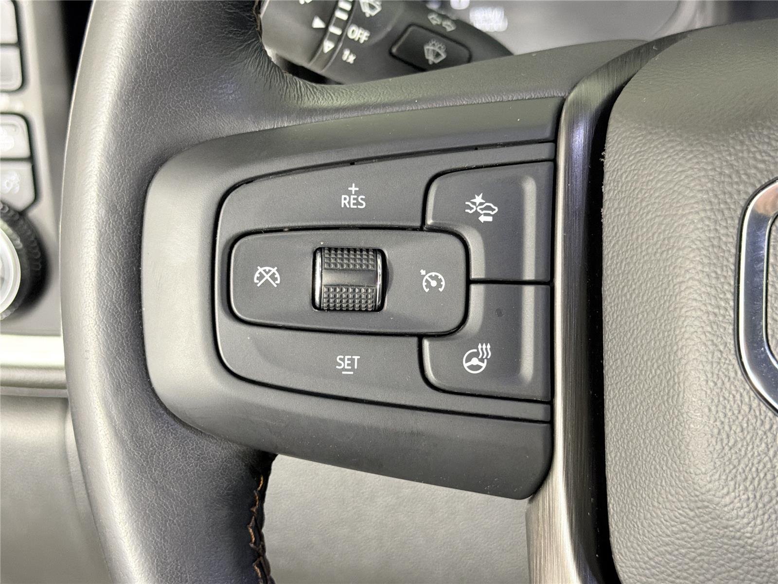 Used 2022 Summit White GMC AT4 image 27