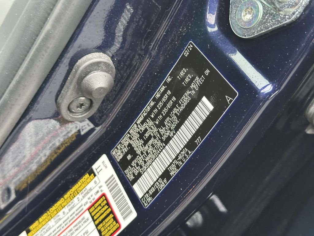 Used 2024  Toyota XLE image 16